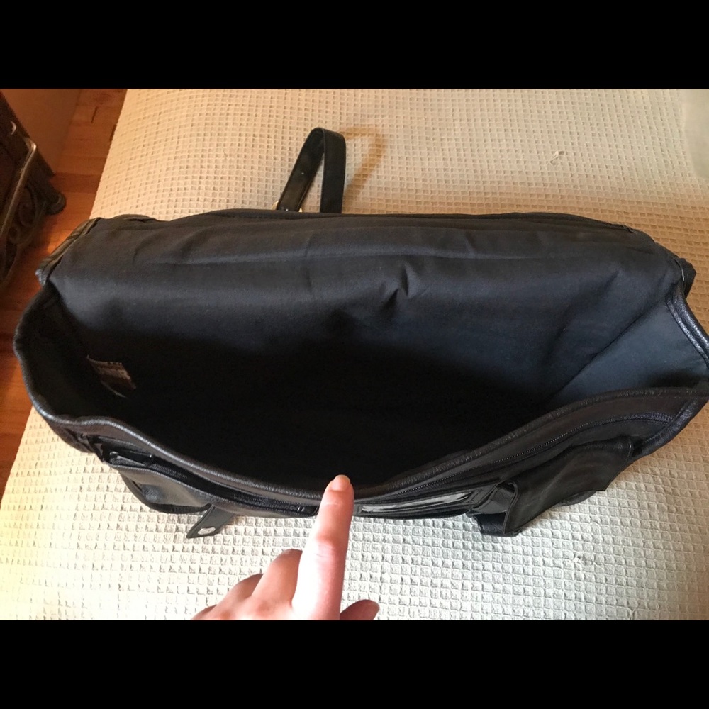 Leather-like laptop/school/business commuter bag - Picture 5 of 11